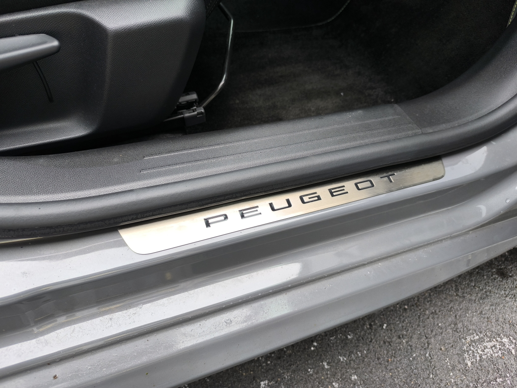 Peugeot 208 — 32
