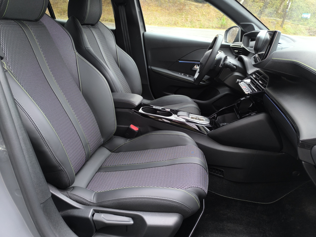 Peugeot 208 — 31