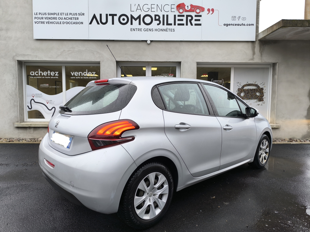 Peugeot 208 — 5