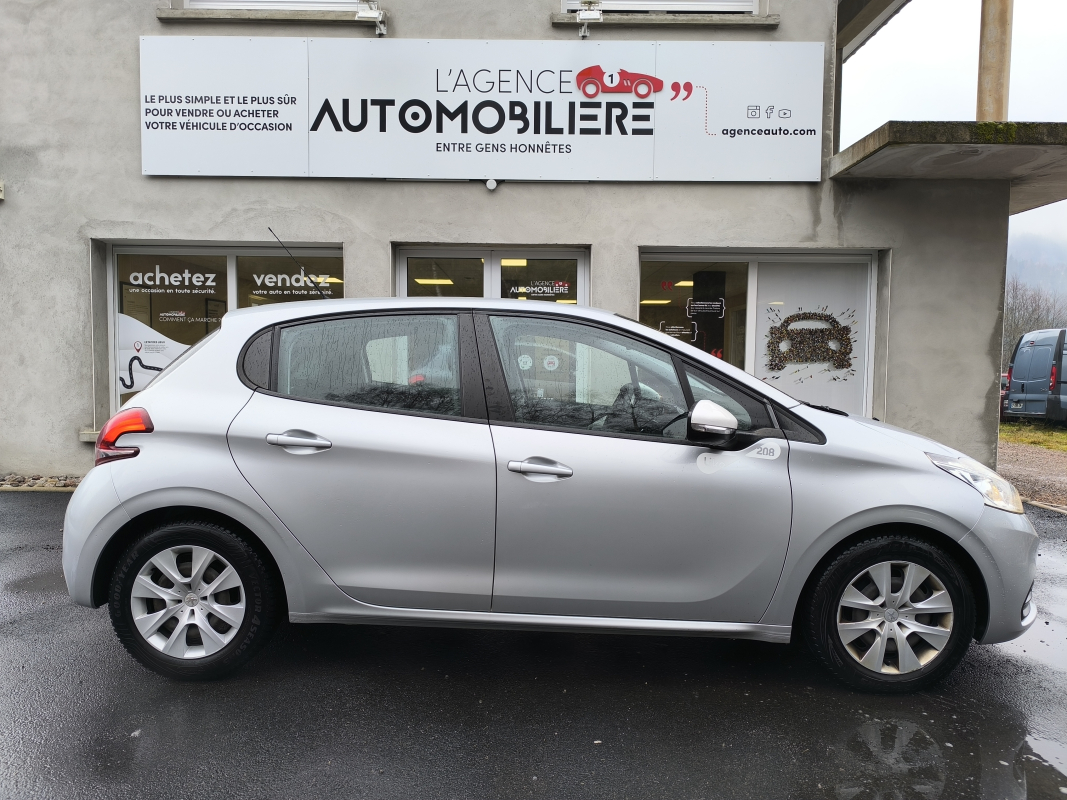 Peugeot 208 — 4