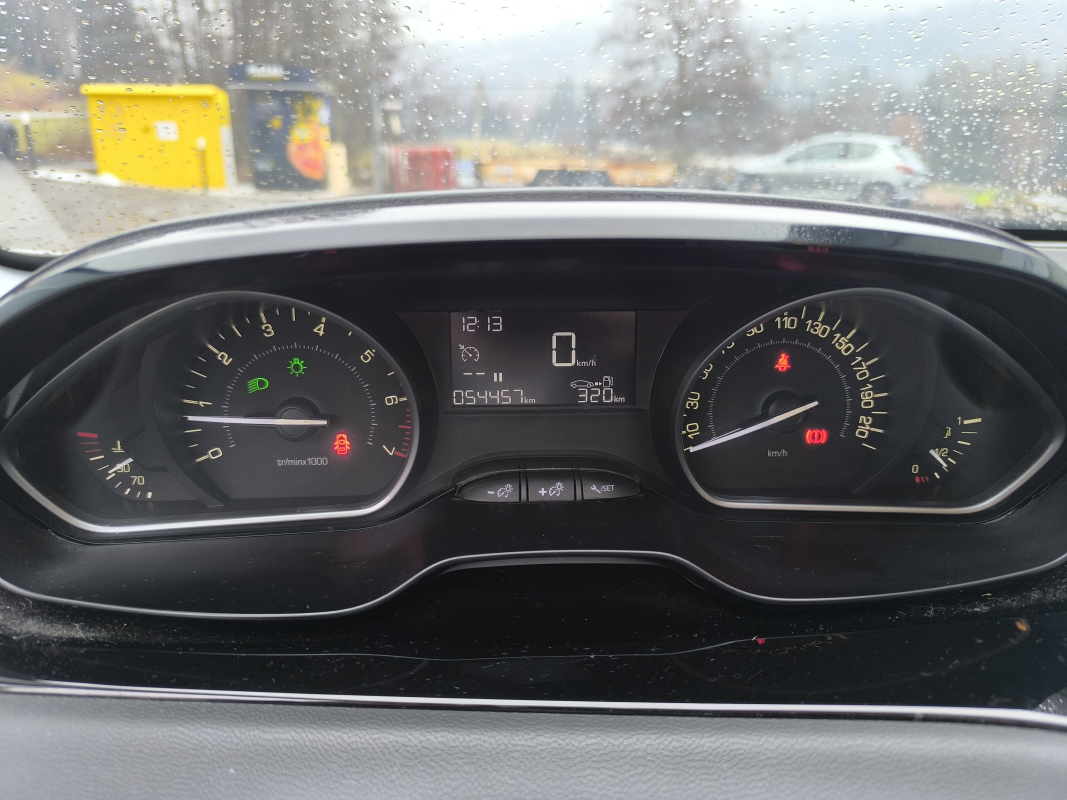 Peugeot 208 — 18