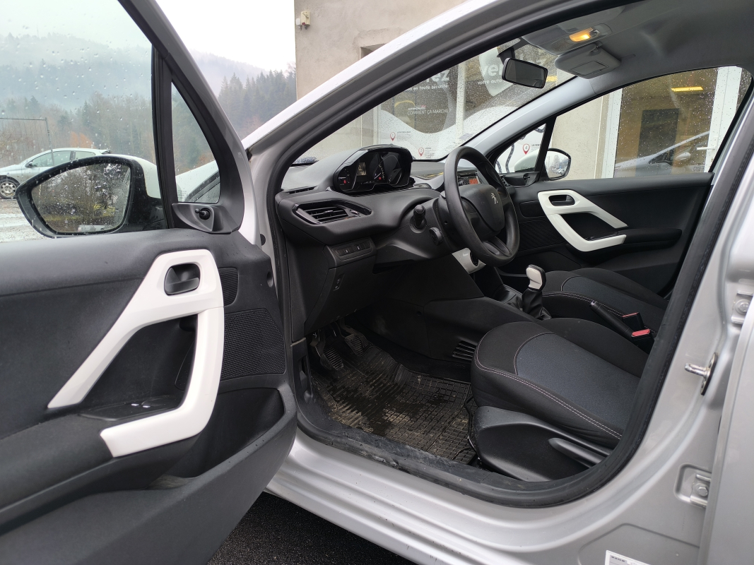 Peugeot 208 — 14