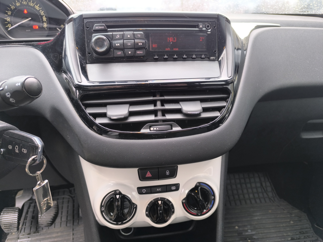 Peugeot 208 — 21