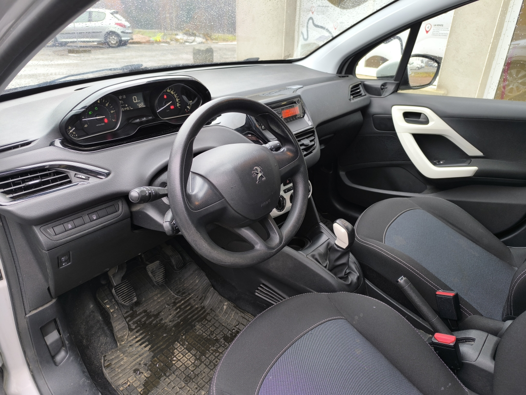 Peugeot 208 — 16