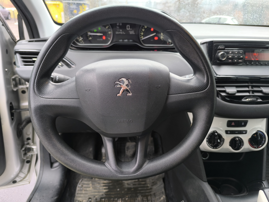 Peugeot 208 — 17