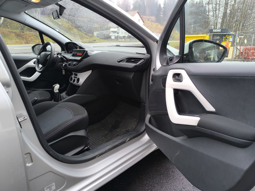 Peugeot 208 — 26
