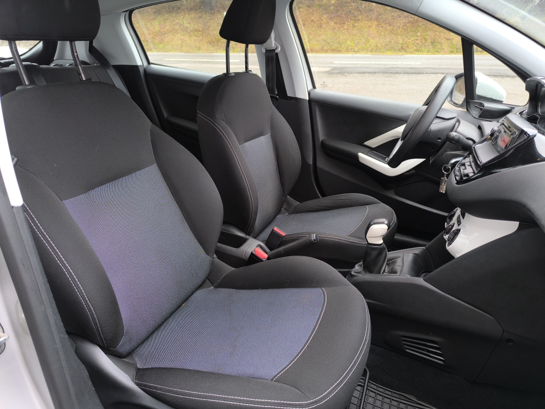 Peugeot 208 — 27