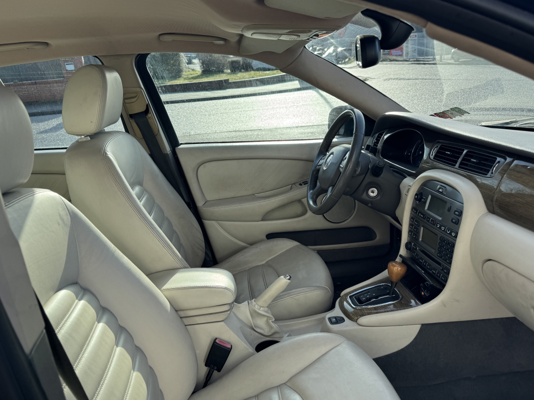 Jaguar X-Type — 15