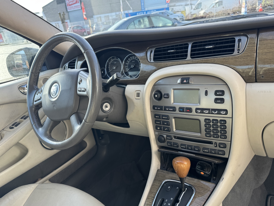Jaguar X-Type — 10
