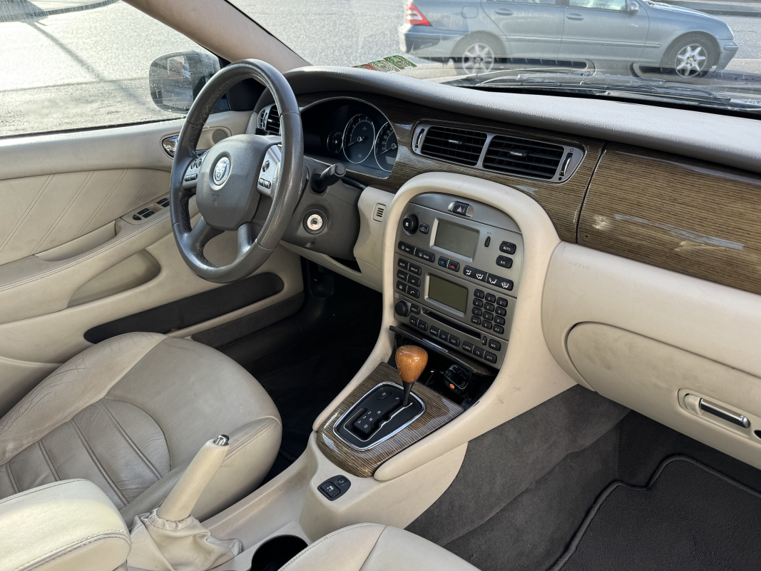 Jaguar X-Type — 11