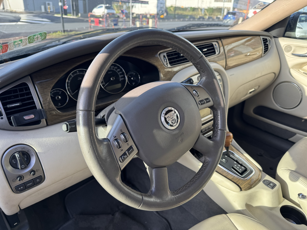 Jaguar X-Type — 9