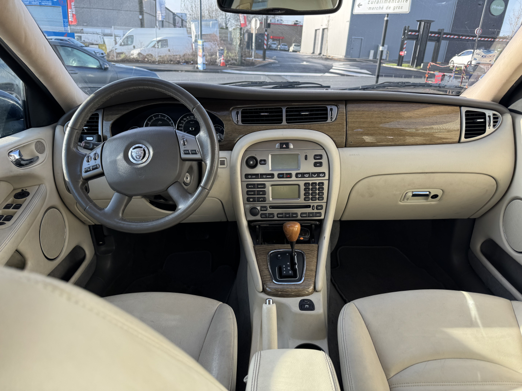 Jaguar X-Type — 12