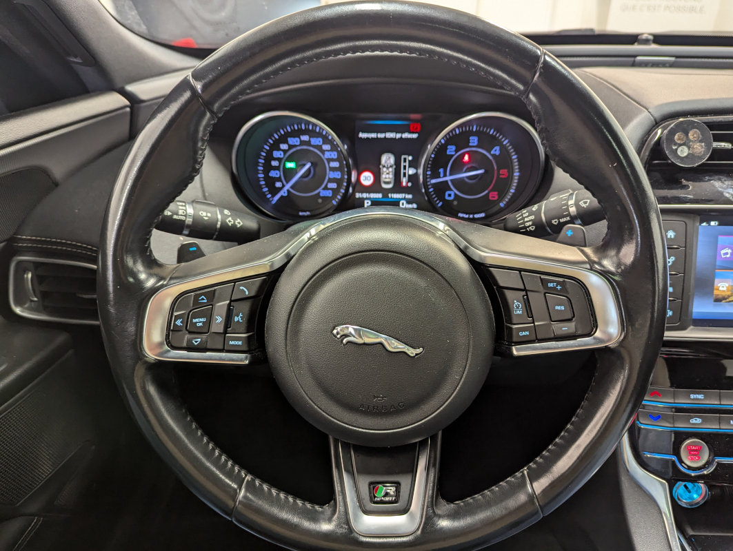 Jaguar XE — 12