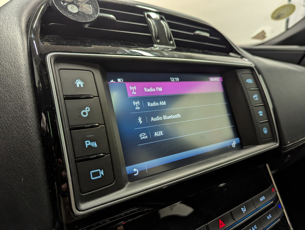 Jaguar XE — 19