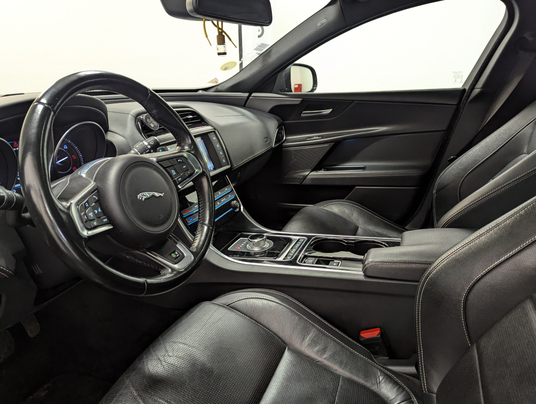 Jaguar XE — 8