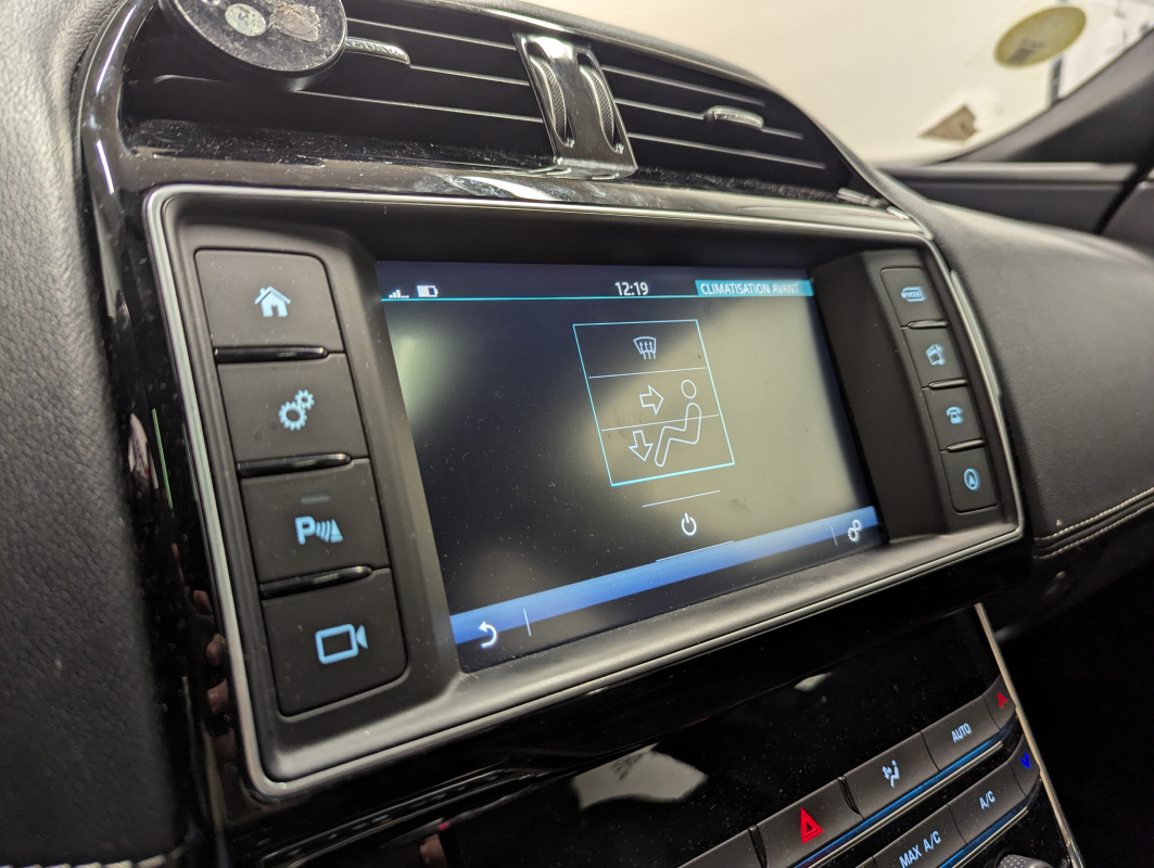 Jaguar XE — 22