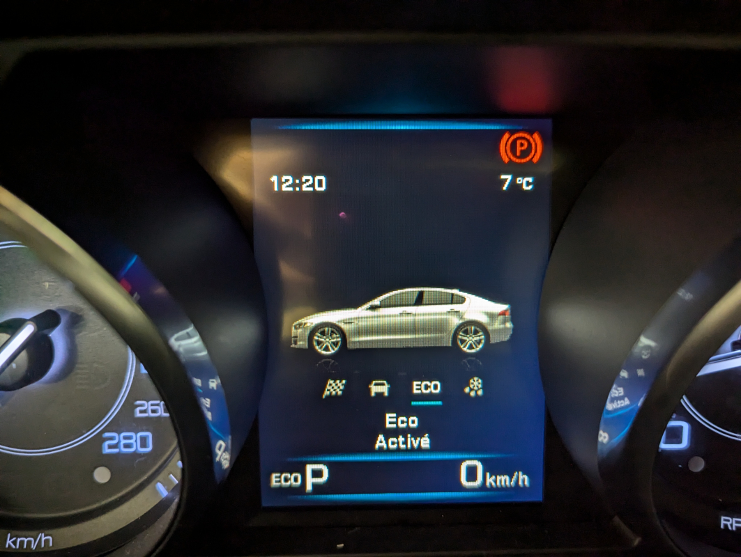 Jaguar XE — 28