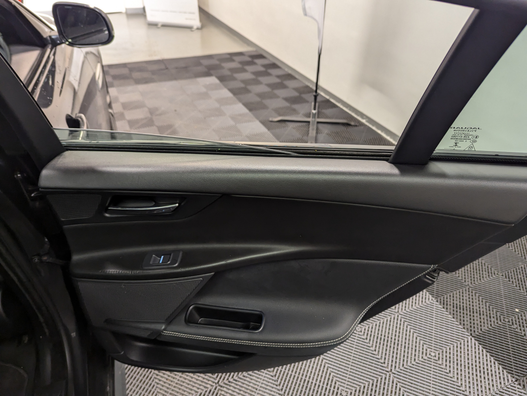 Jaguar XE — 31