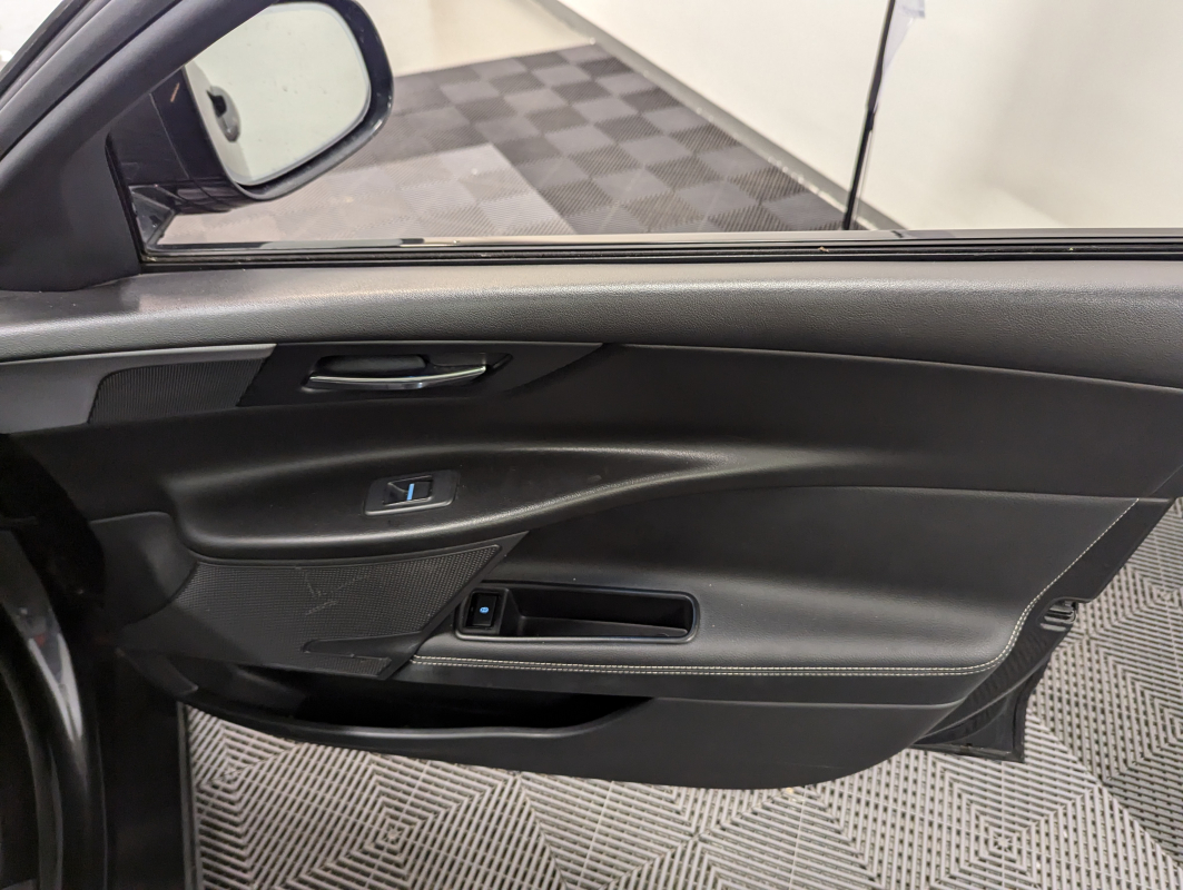 Jaguar XE — 32