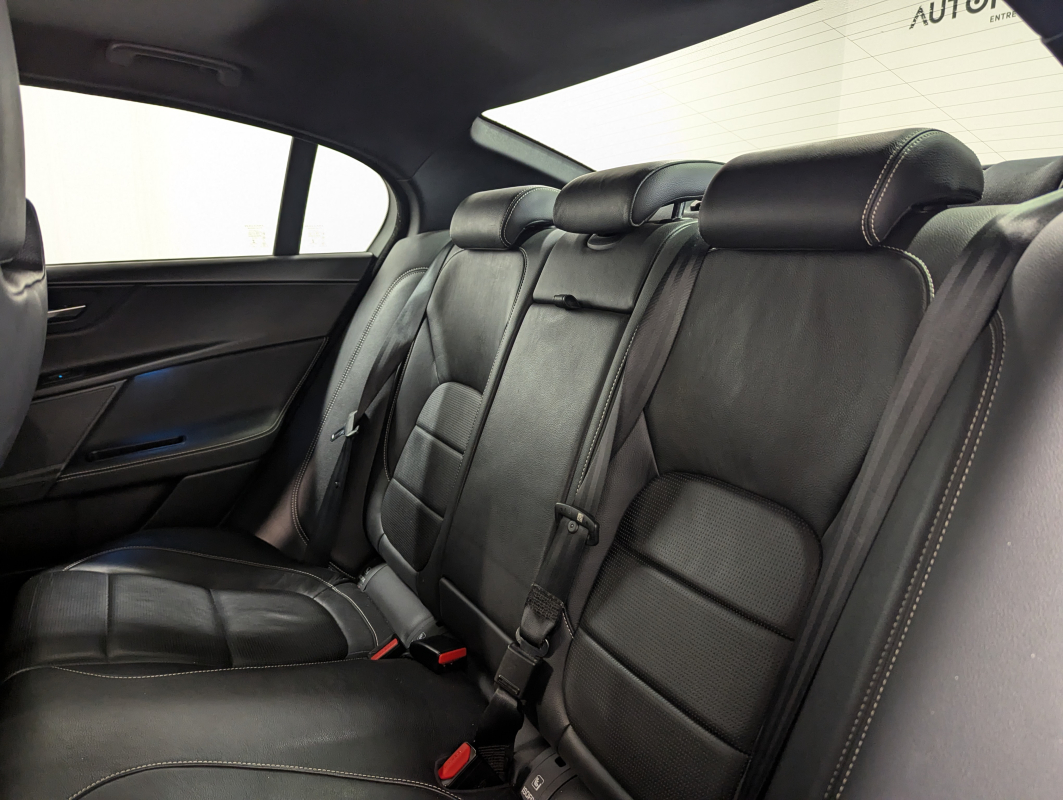 Jaguar XE — 17