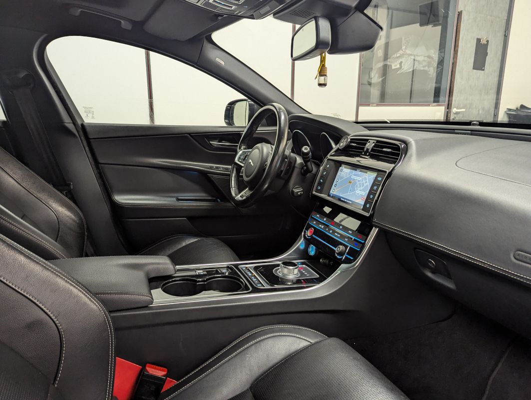 Jaguar XE — 10