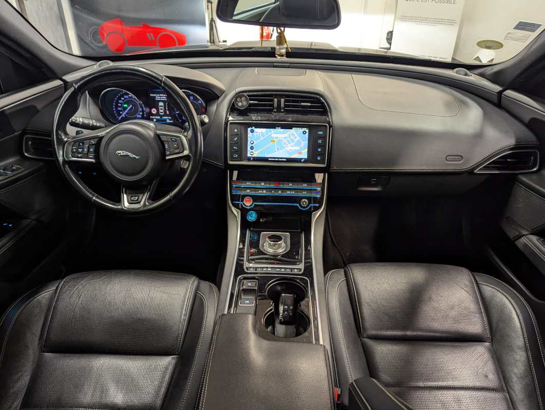 Jaguar XE — 9