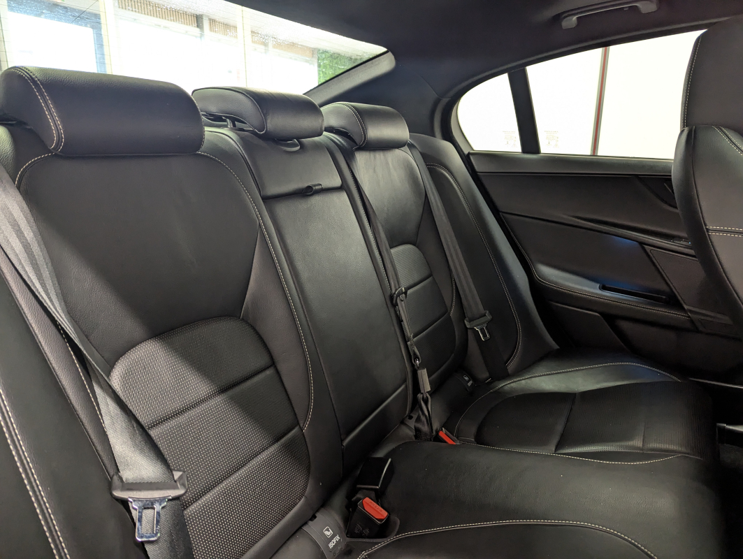 Jaguar XE — 18