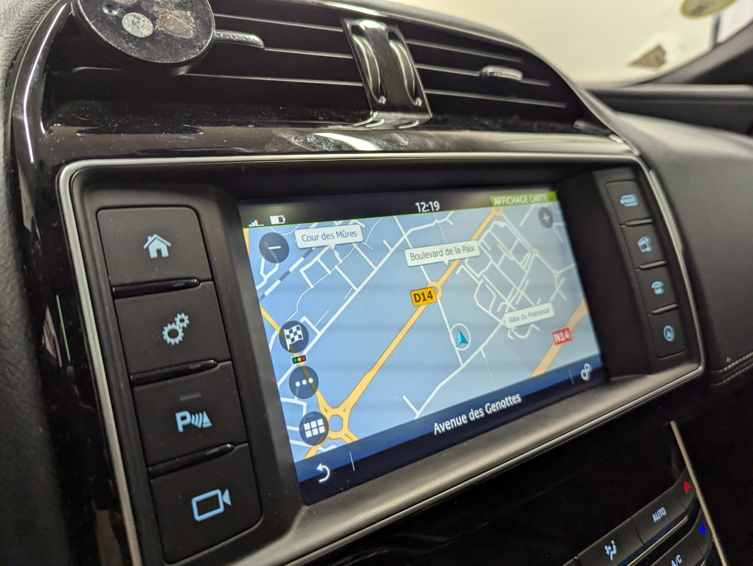 Jaguar XE — 23