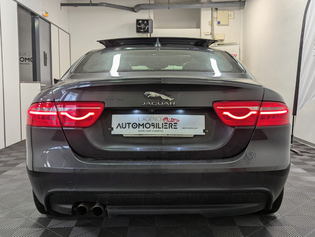 Jaguar XE — 4