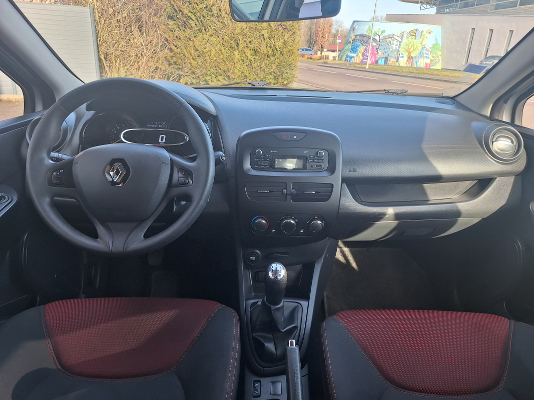 Renault Clio Estate — 18