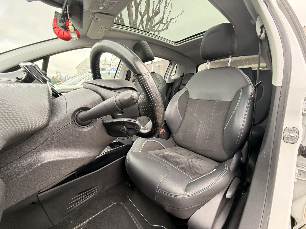 Peugeot 2008 — 12
