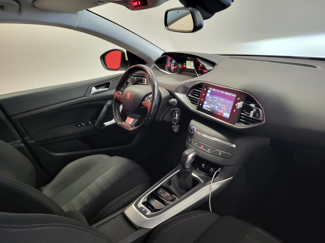 Peugeot 308 — 9