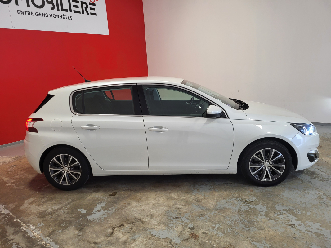 Peugeot 308 — 8
