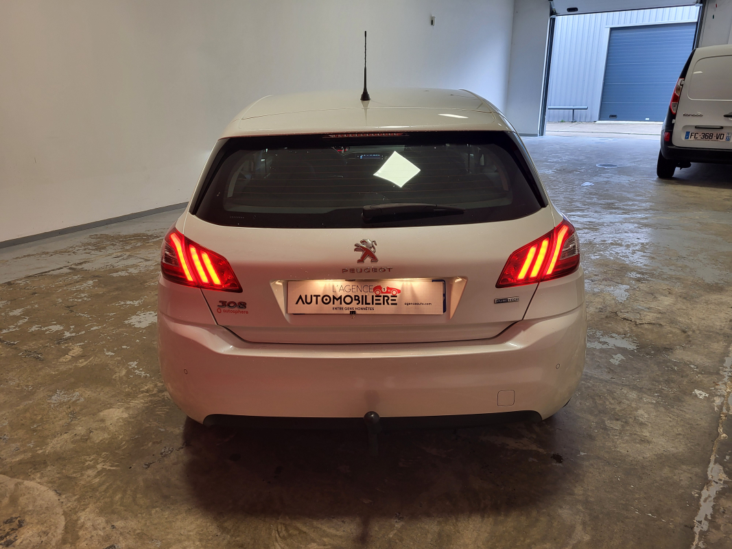 Peugeot 308 — 6
