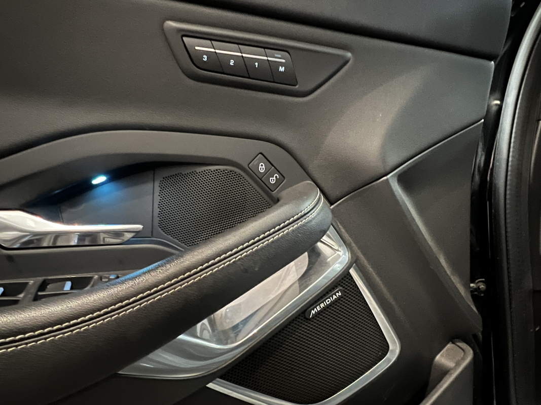 Jaguar E-Pace — 17