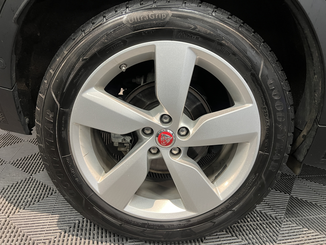 Jaguar E-Pace — 16