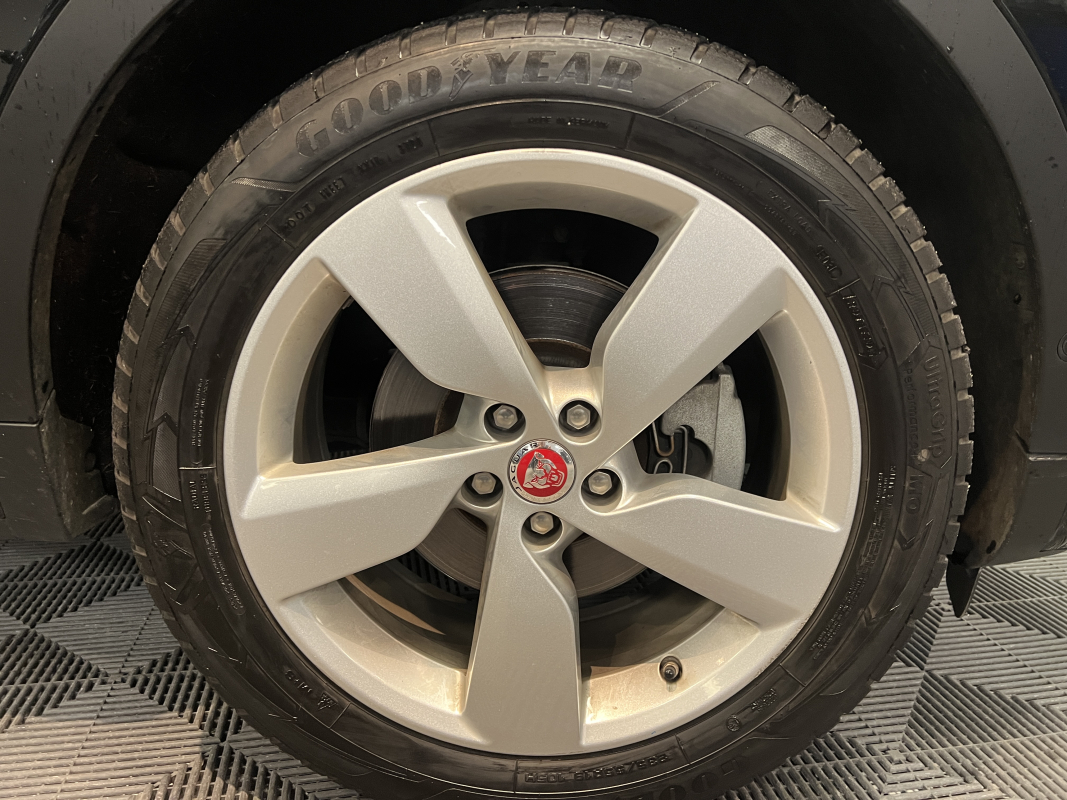 Jaguar E-Pace — 14