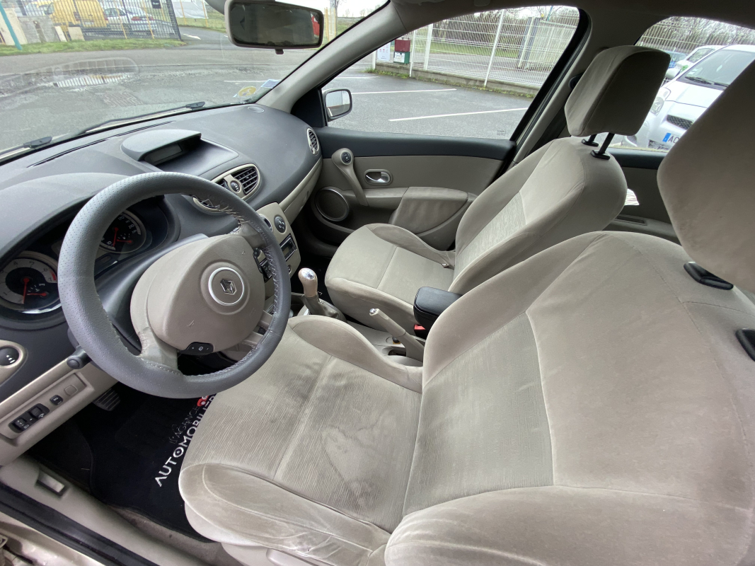 Renault Clio — 9