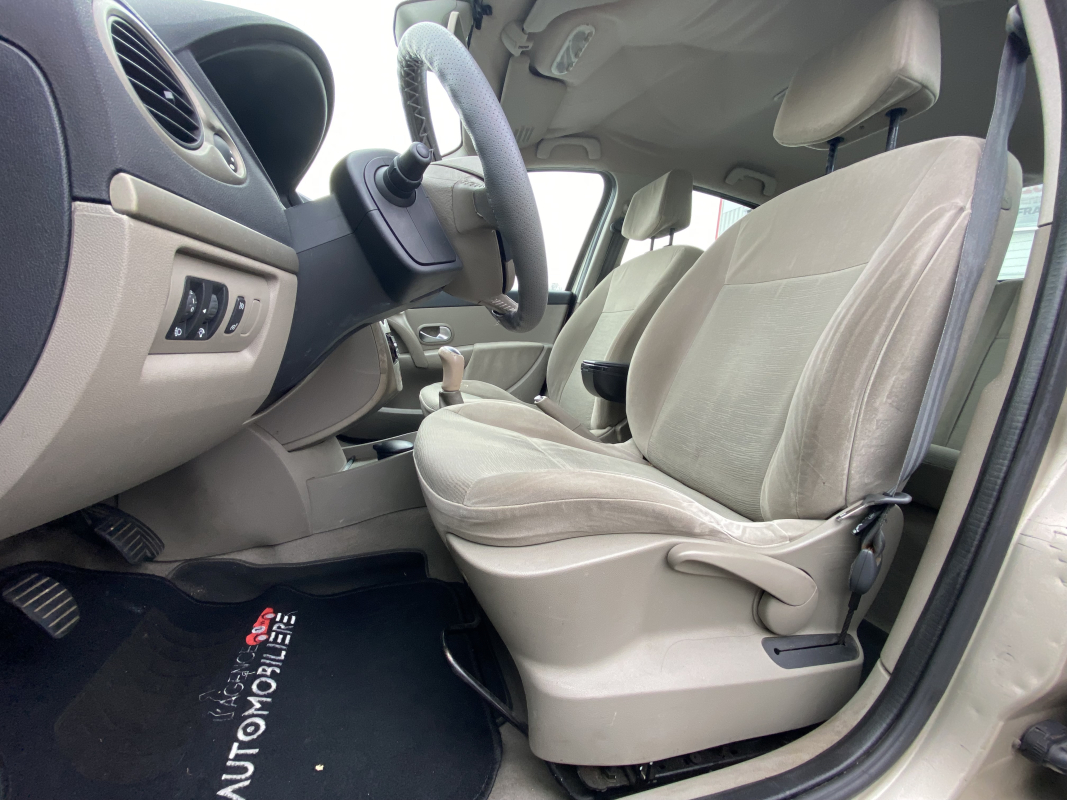 Renault Clio — 11