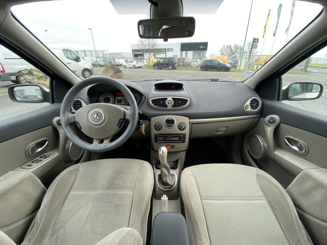 Renault Clio — 16