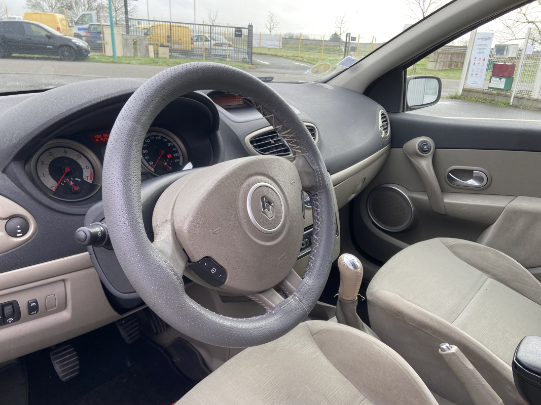 Renault Clio — 18