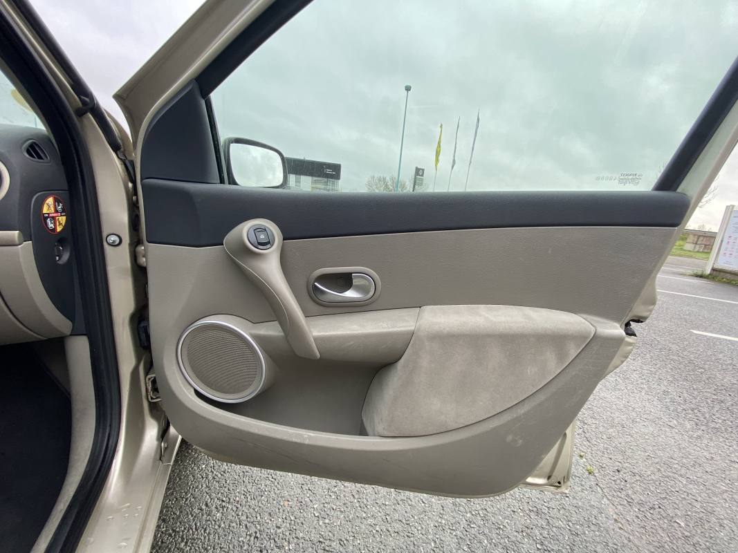 Renault Clio — 24