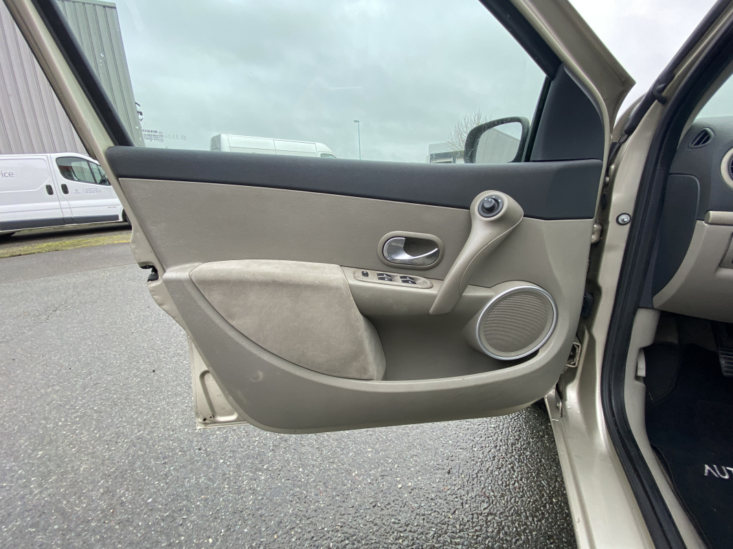 Renault Clio — 25