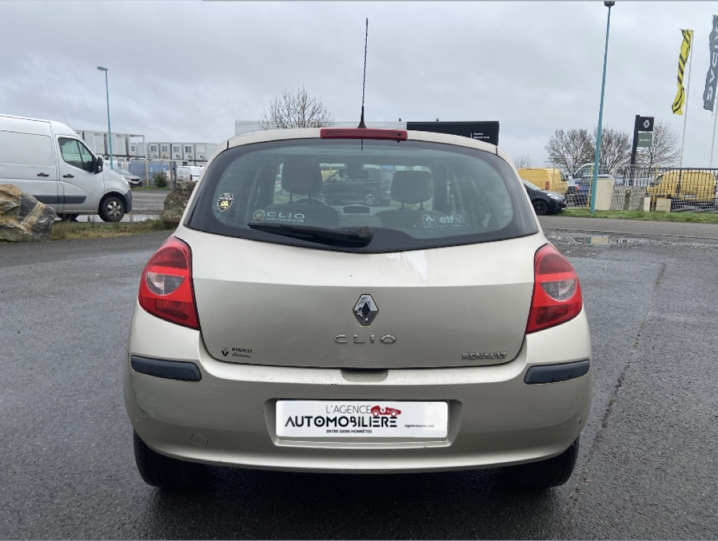 Renault Clio — 6