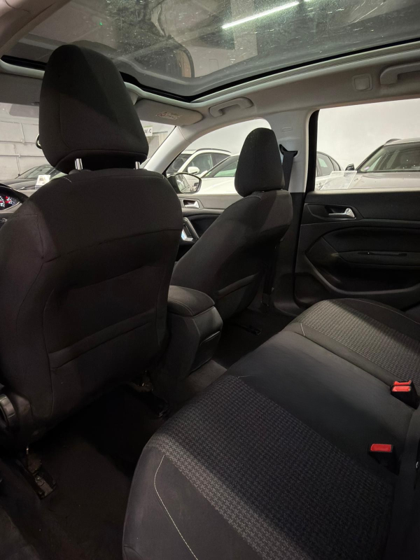 Peugeot 308 SW — 9