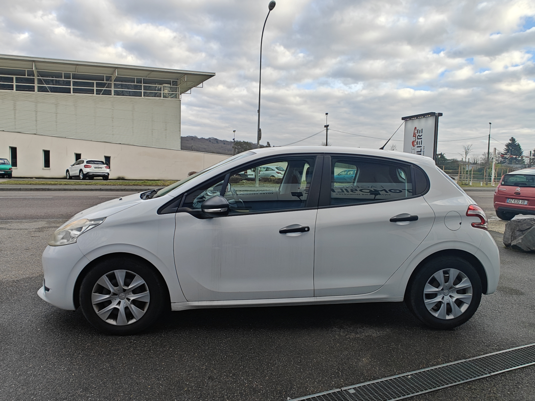 Peugeot 208 — 4