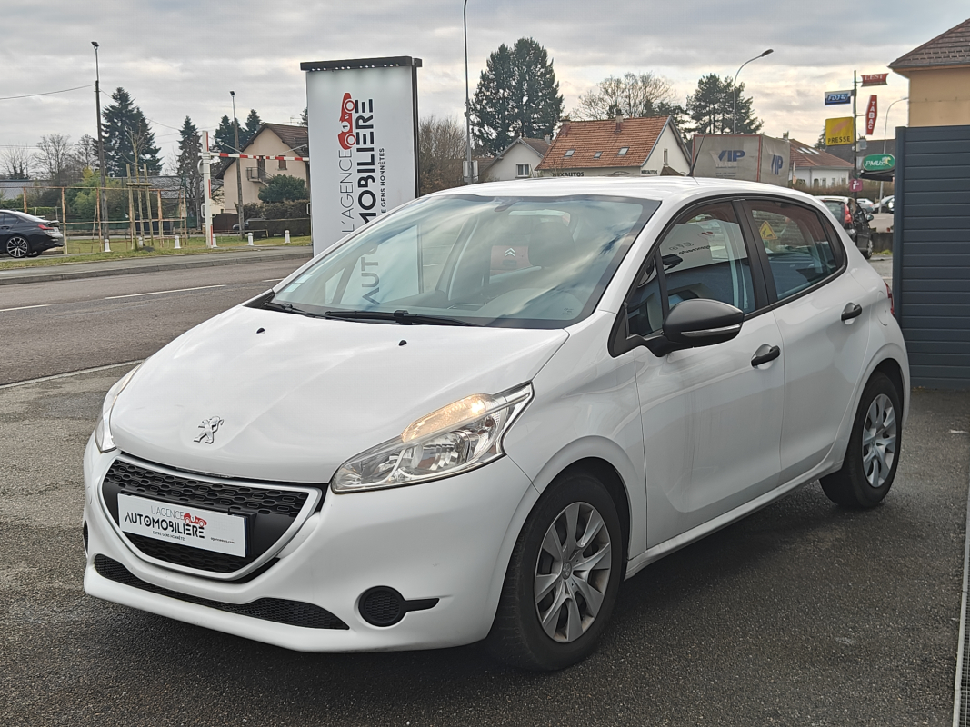 Peugeot 208 — 3