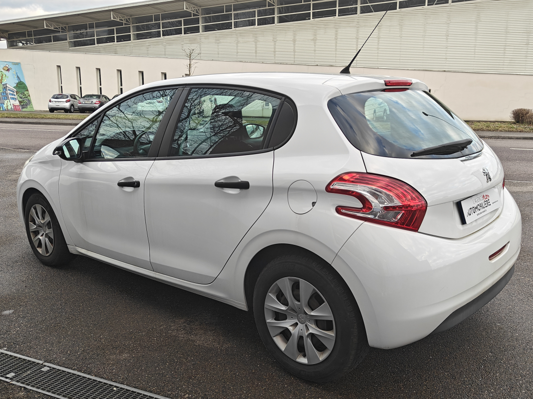 Peugeot 208 — 5