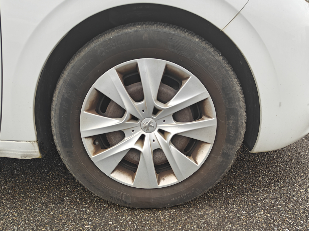 Peugeot 208 — 9