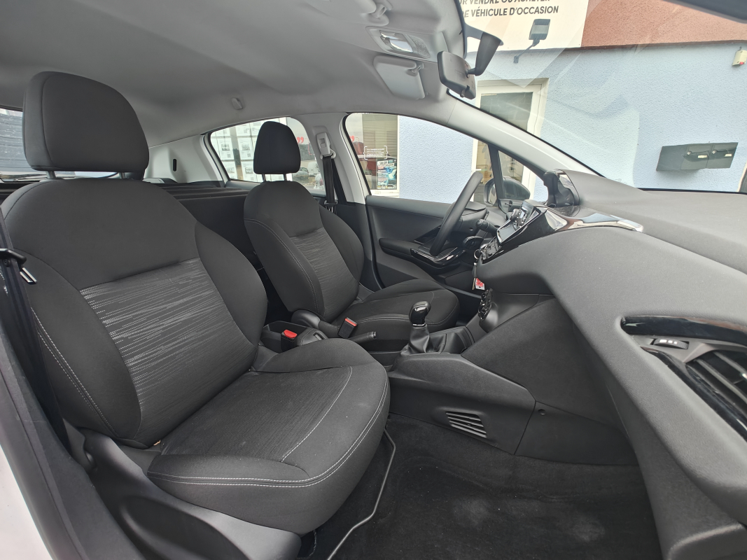 Peugeot 208 — 13